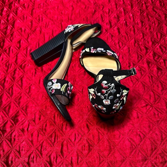 Charlotte Russe Floral Embroidered Heels - Picture 2 of 4